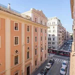 large-apartment-in-rome-city-center-termini-area.it-romehotels.com/